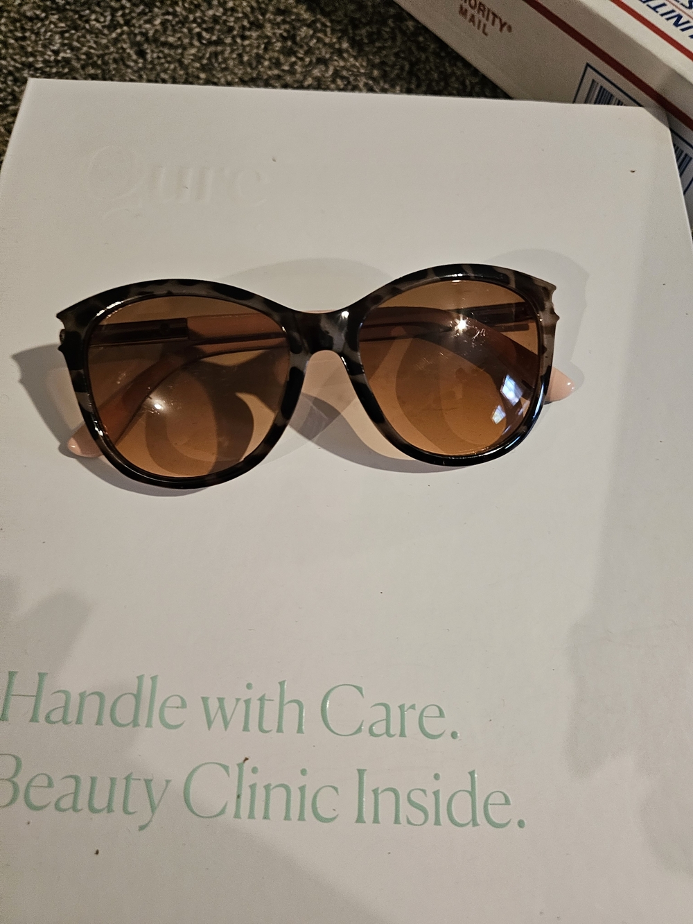 Brown Tortoiseshell/ Pink InsideWomen's Sunglasses - Polarized Lens